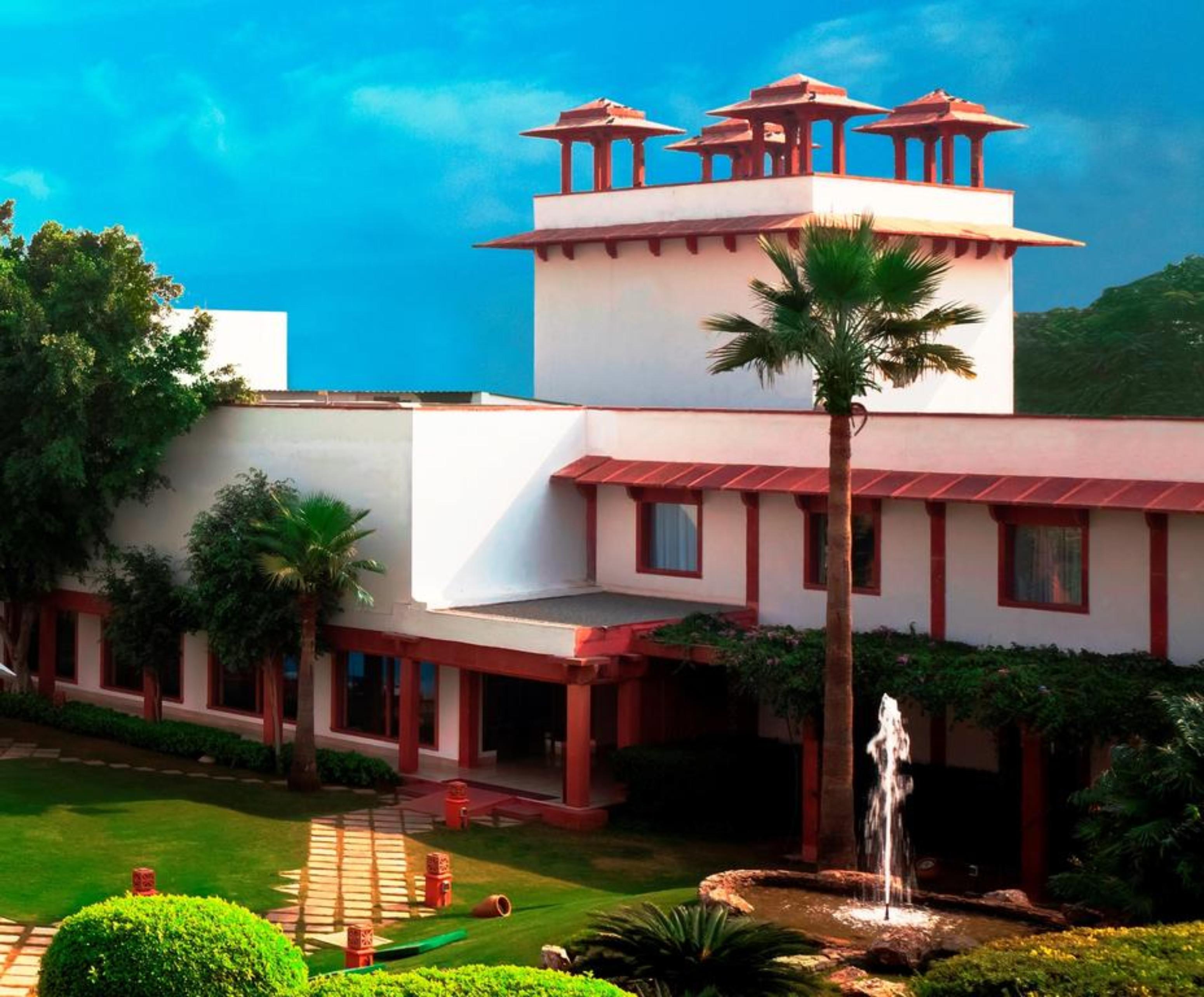 Отель Trident Agra Агра Экстерьер фото The University of Allahabad