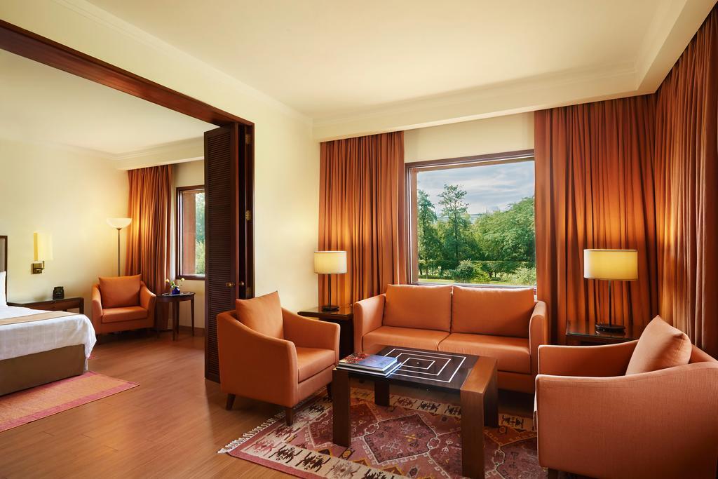 Отель Trident Agra Агра Экстерьер фото A suite at the Taj Bengal