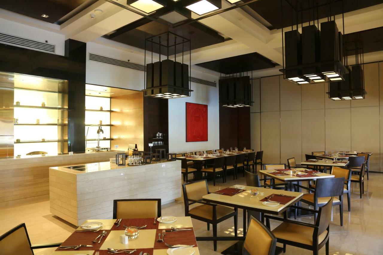 Отель Trident Agra Агра Экстерьер фото The restaurant