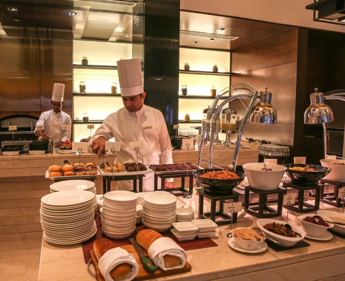 Отель Trident Agra Агра Экстерьер фото A buffet at a hotel