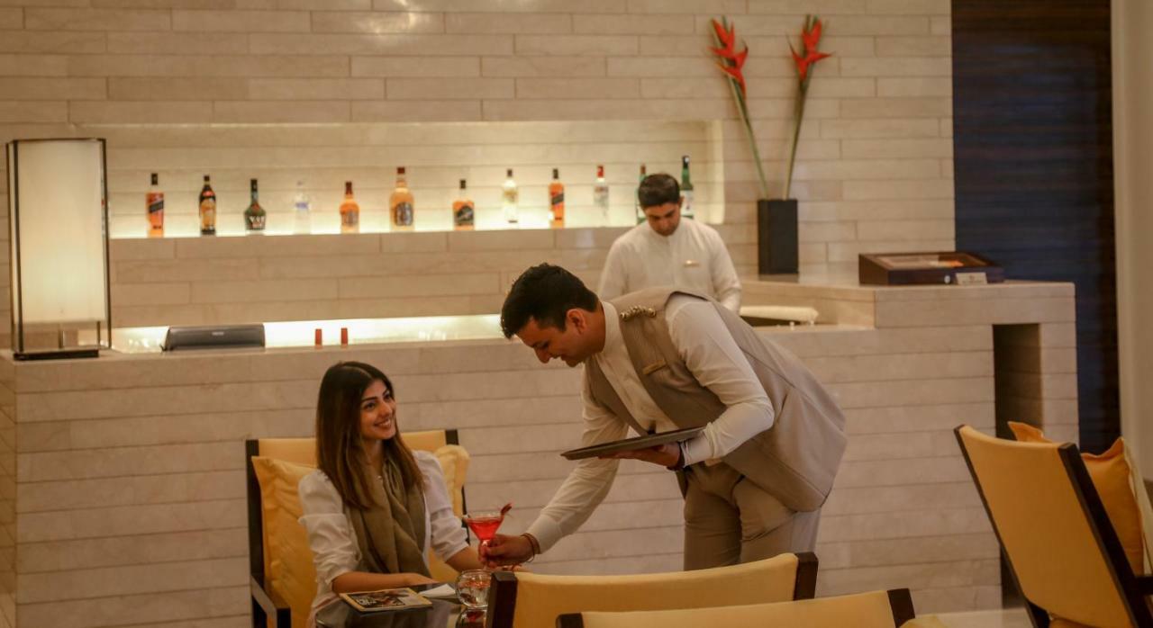 Отель Trident Agra Агра Экстерьер фото A restaurant in India