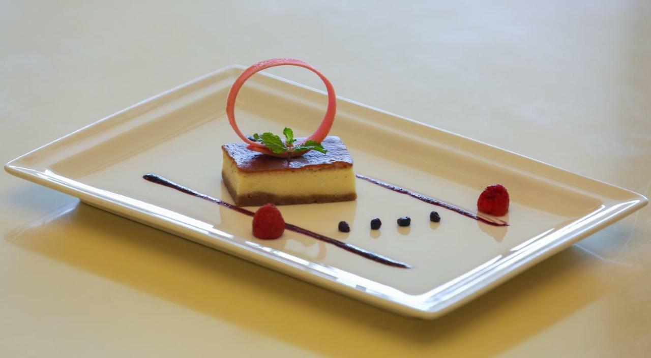 Отель Trident Agra Агра Экстерьер фото A cheesecake