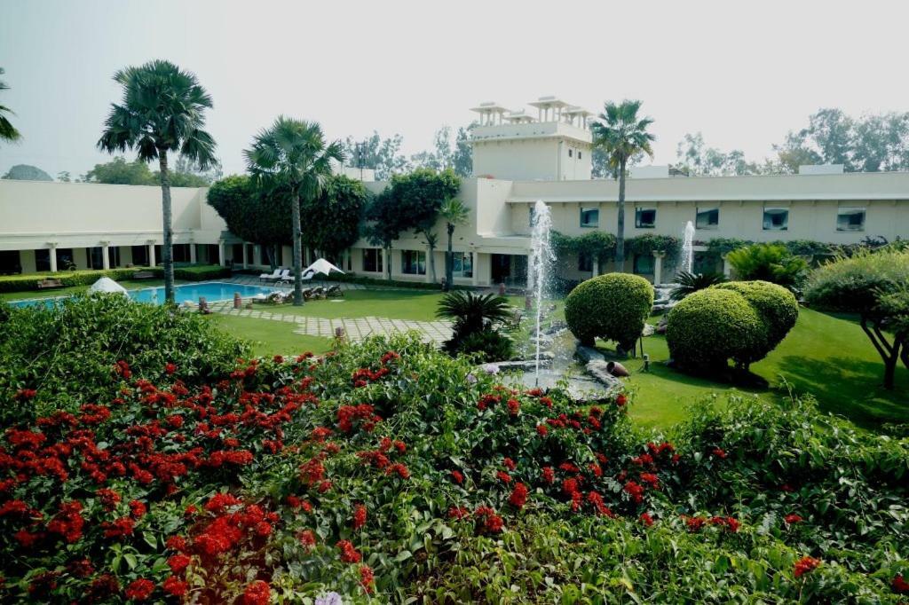 Отель Trident Agra Агра Экстерьер фото The Imperial, New Delhi